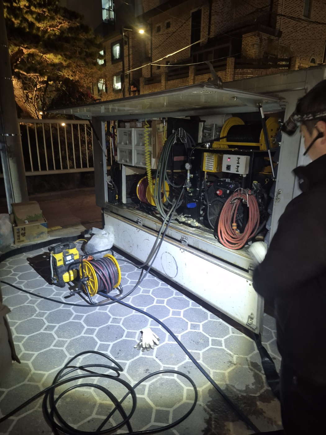 온수고압 세척 시공 완전 가이드 - 청소부터 보일러까지 한번에 해결하는 방법