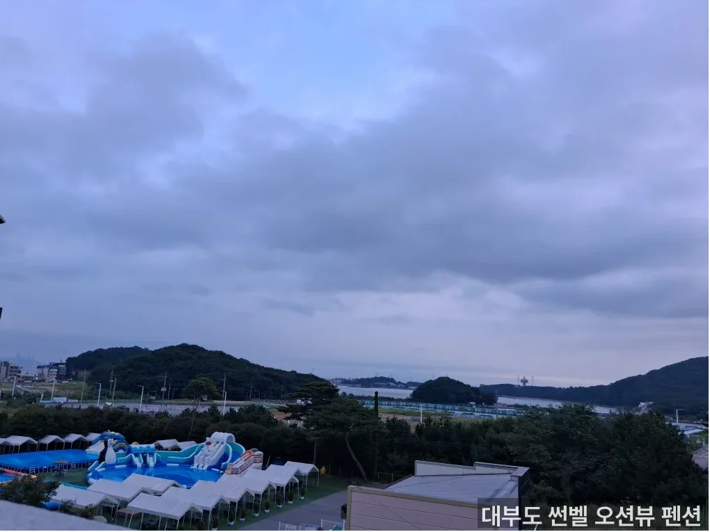 안산 가족 바다뷰 펜션, 대부도에서 바다를 방 안에서 보다