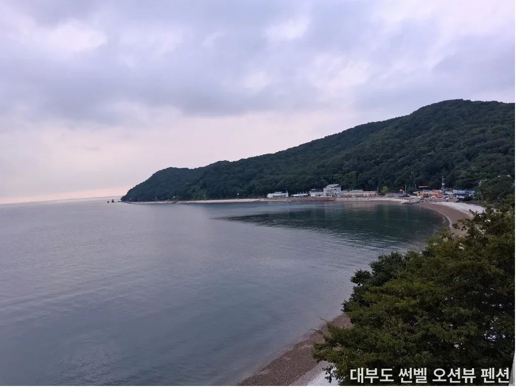 대부도 썬벨 오션뷰 펜션 메인 시설 전경 - 안산 노래방 있는 펜션 추천