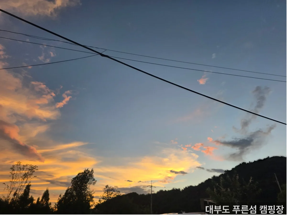 캠핑장 내부 시설 — 공용 공간 또는 편의시설 구성