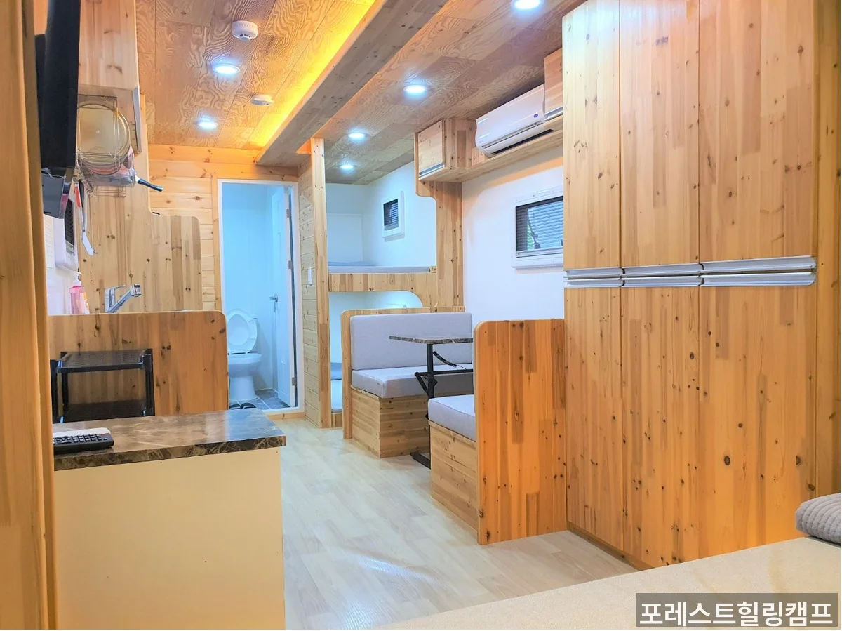 포레스트힐링캠프 시설 전경 - 대전 근교 오토캠핑장 내부