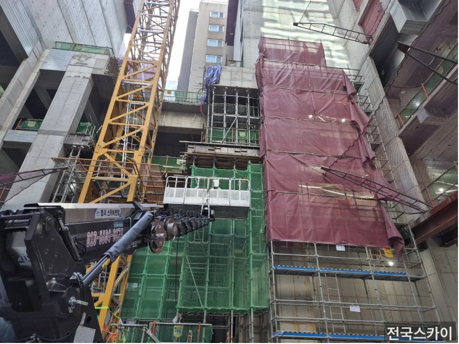 25톤 크레인, 스카이차로 안 될 때 부른다