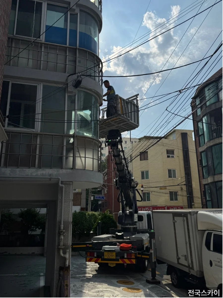 송파구 사다리차 롯데타워 인근 외벽·간판 고소작업 배차