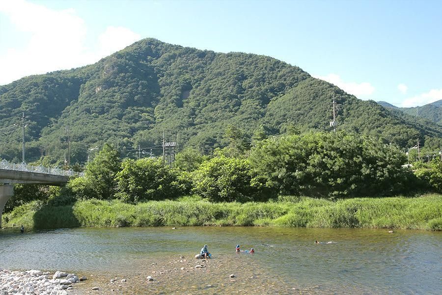 계곡과 산 전경