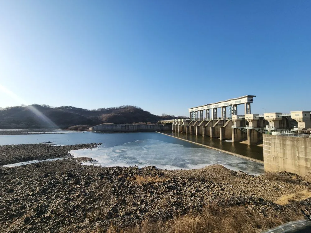 강변나루캠핑장 — 경기 연천의 오토캠핑 · 글램핑 전경