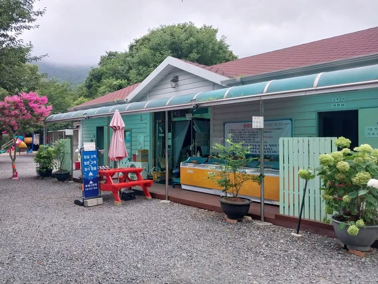 산내별빛오토캠핑장 — 경북 경주의 오토캠핑 · 방갈로 전경