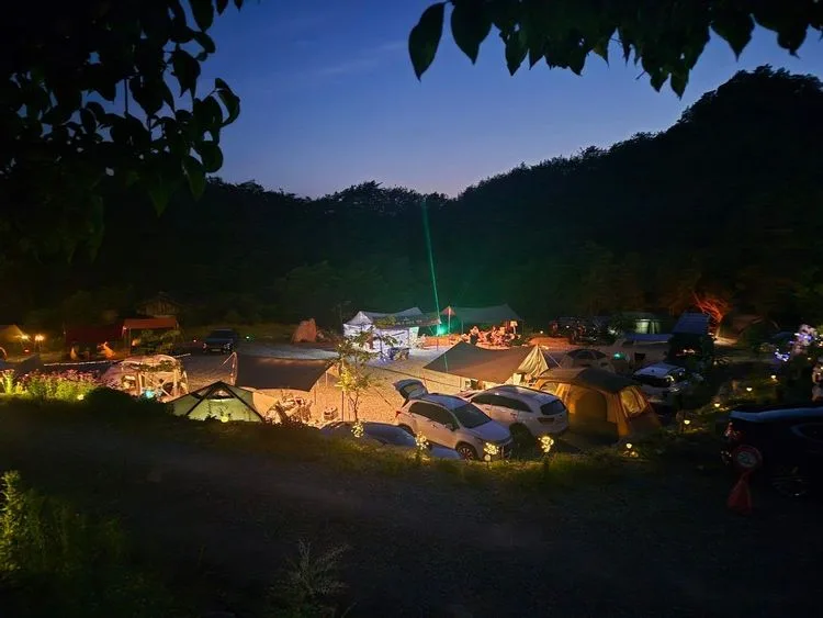 별밤차박캠핑장 — 충북 제천의 오토캠핑 · 펜션 전경