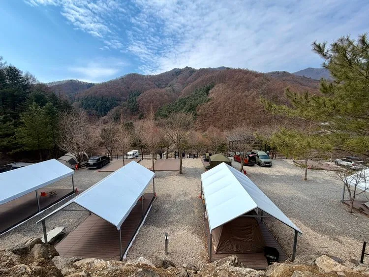 가평 유토피아 힐링 캠핑장 — 경기 가평의 오토캠핑 · 펜션 전경