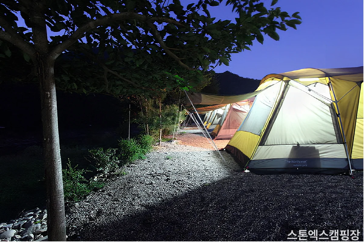 스톤엑스캠핑장 캠핑 사이트 전경 - 홍천 오토캠핑장