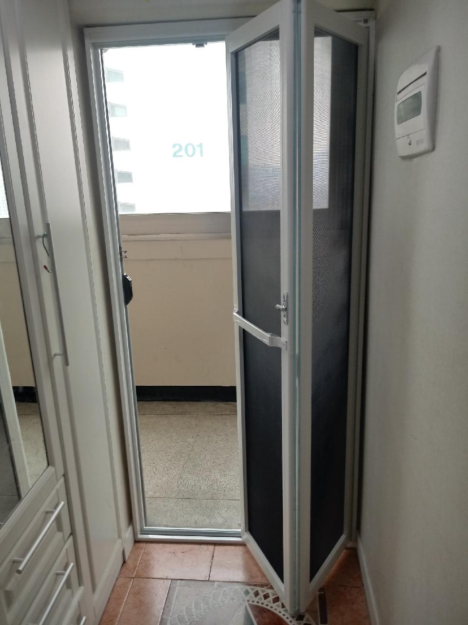 베란다 방충망 종류별 특징과 시공 과정 완벽 가이드