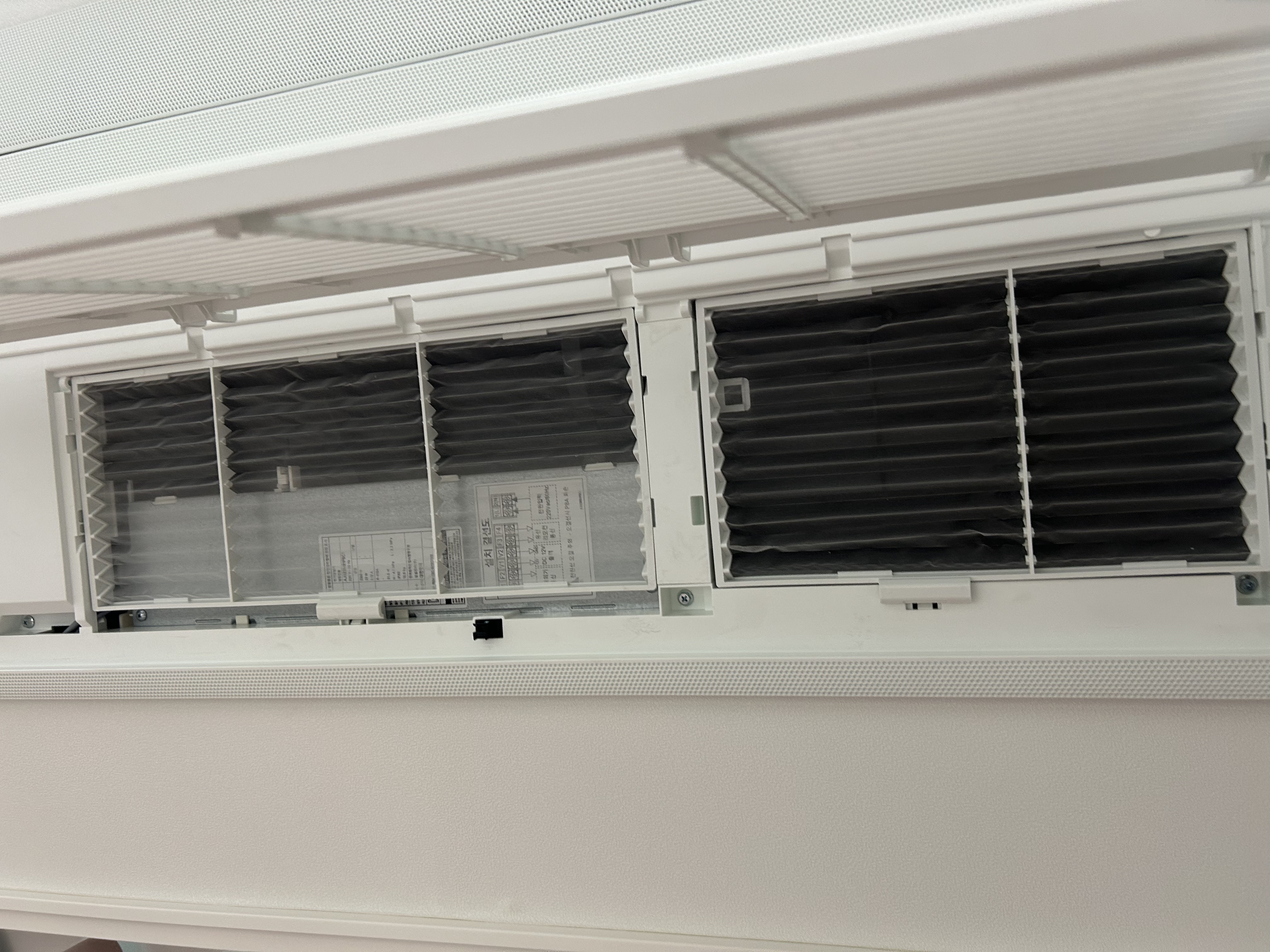 벽걸이 에어컨 청소, 전문업체가 하는 것과 셀프의 차이는?