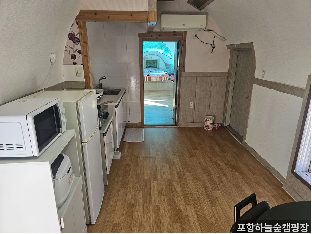 포항하늘숲캠핑장 시설 내부 - 방갈로 또는 카라반 구역