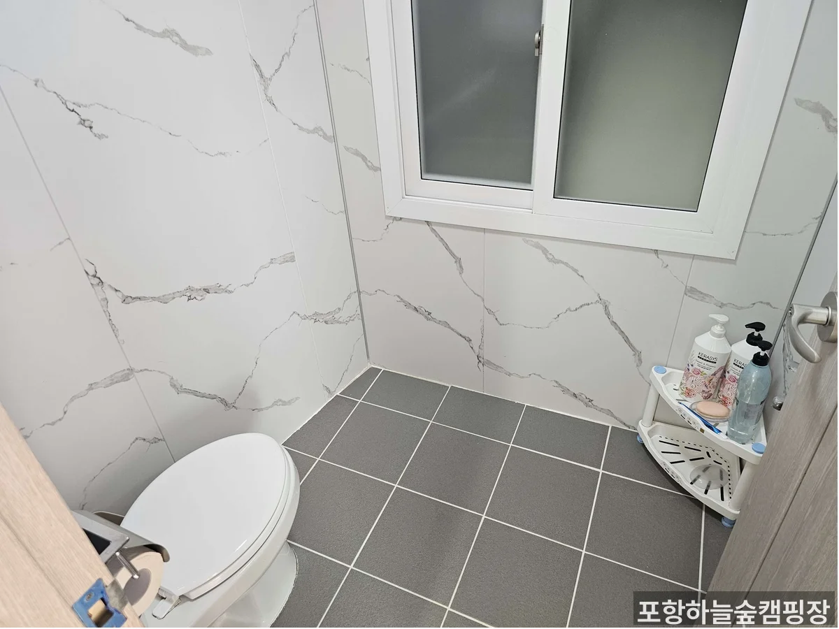포항하늘숲캠핑장 주변 환경 이미지 — 비행기 관련 경관
