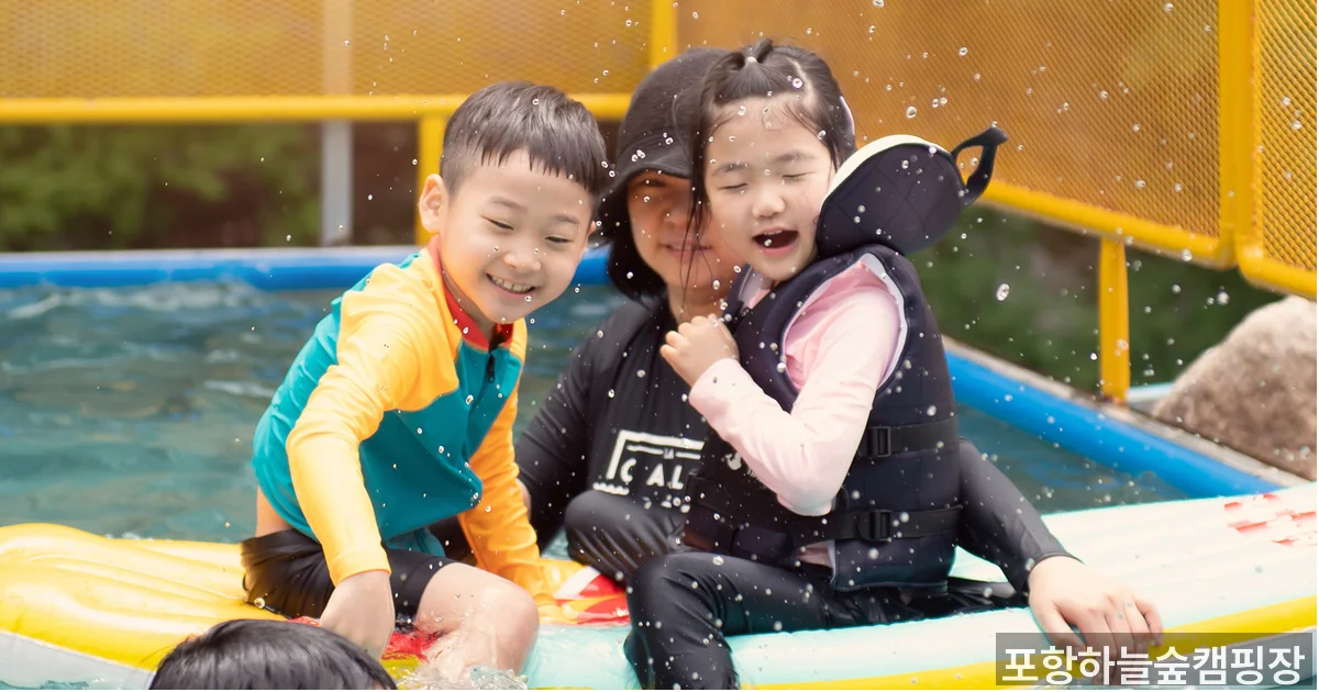 포항하늘숲캠핑장 캠핑 구역 — 개방된 캠핑 사이트와 시설 공간