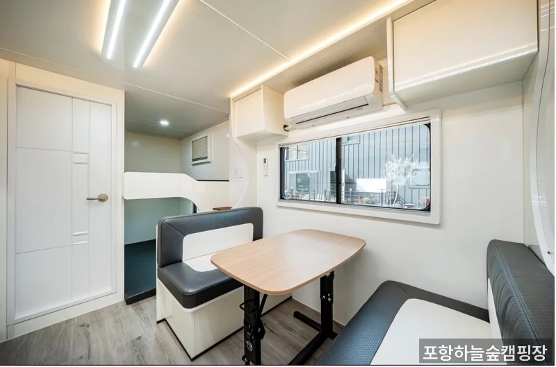 포항하늘숲캠핑장 카라반 주변 데크 공간