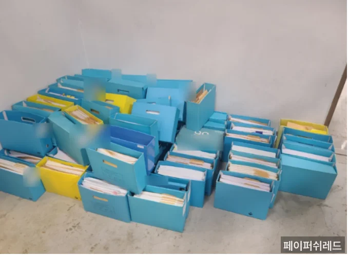 부천 문서파쇄 창고에 쌓인 기업 서류 현장 출장 파쇄