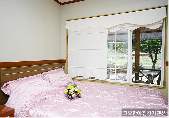 고요한아침강가펜션 주변 풍경 — 강가 주변 자연 풍경