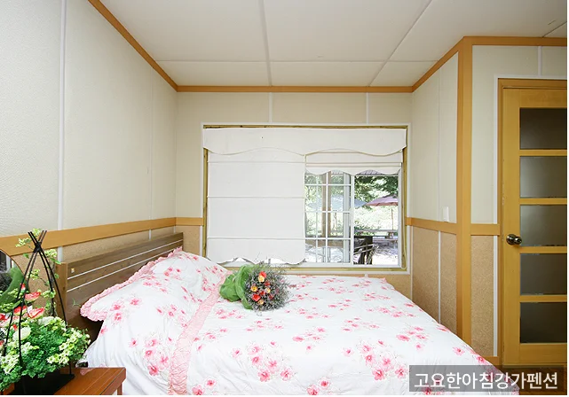 강가 낚시터 또는 수변 공간