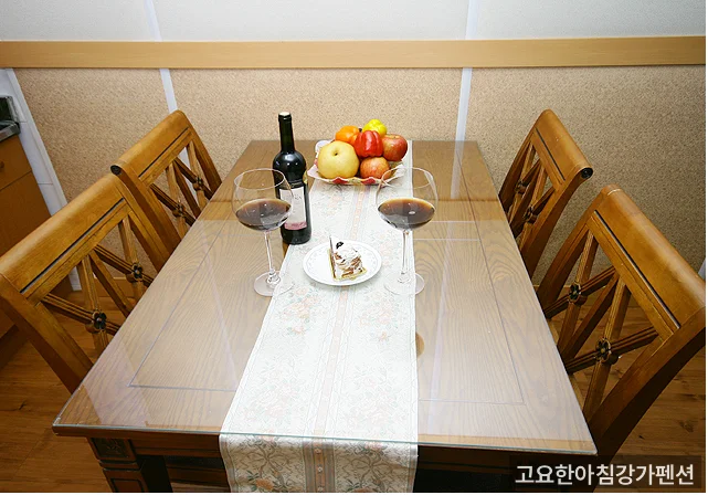 고요한아침강가펜션 주변 환경 또는 진입로