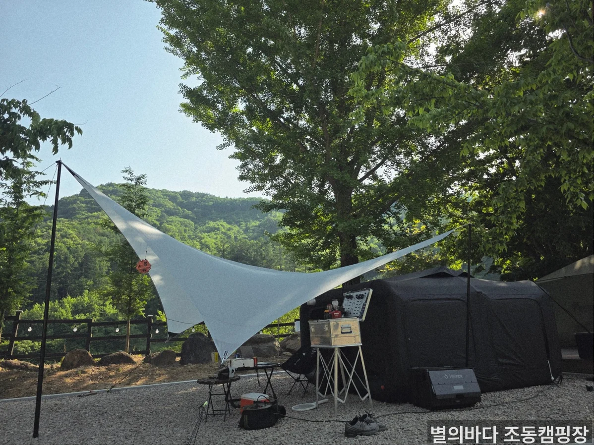별의바다 조동캠핑장 외부 사이트 전경 — 오토캠핑 공간 배치