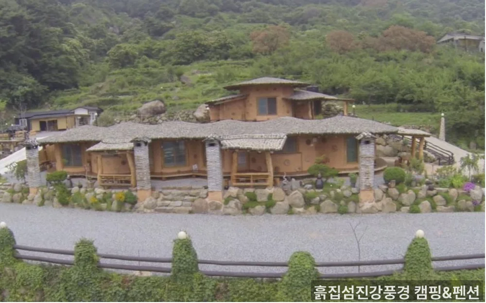 지리산 흙집풍경 펜션 — 섬진강 뷰 독채 캠핑&펜션 제대로 즐기는 법
