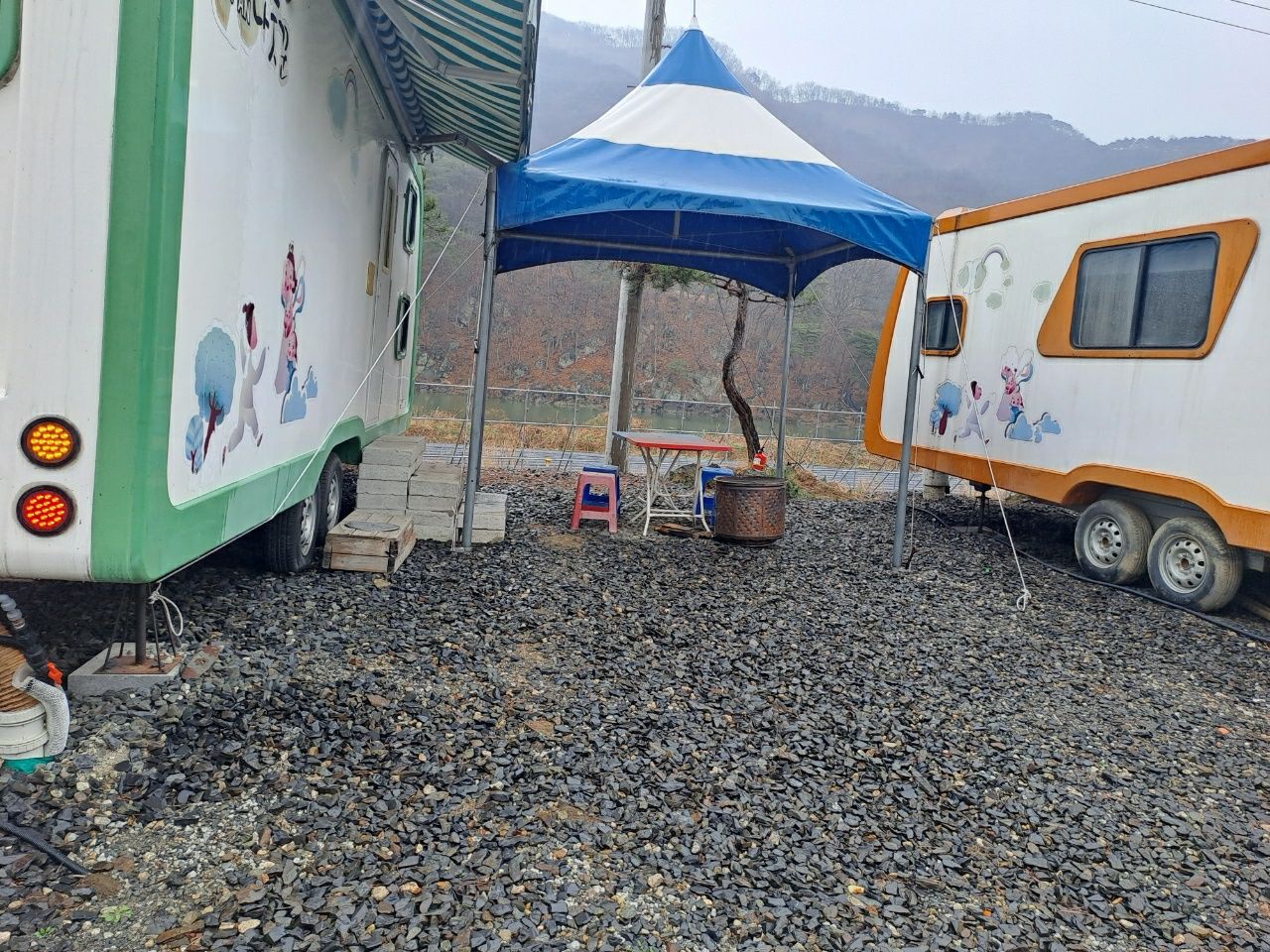 카라반과 그늘막